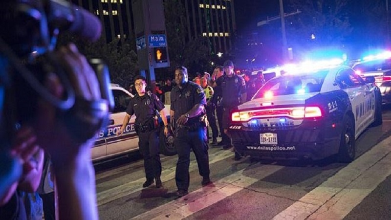 Iranpress: أمريكا.. احتجاجات في شيكاغو على مقتل فتى برصاص الشرطة 