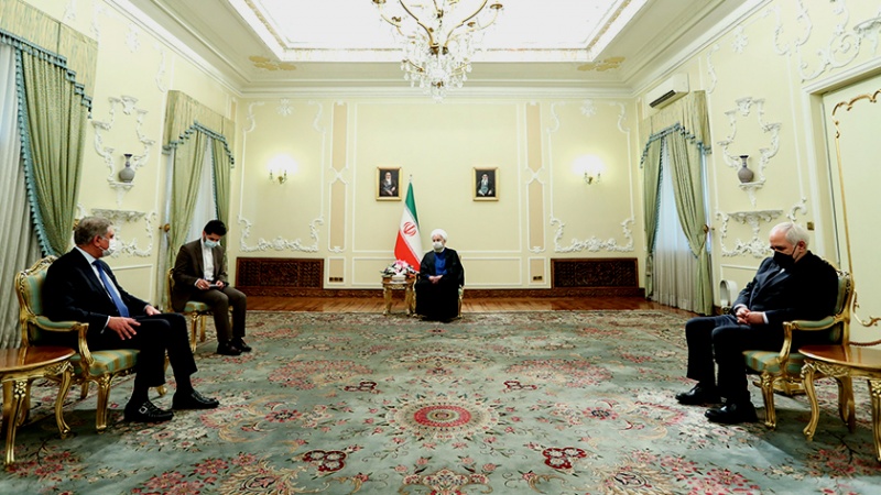 Iranpress: روحاني يعلن استعداد طهران لتلبية احتياجات باكستان من الطاقة