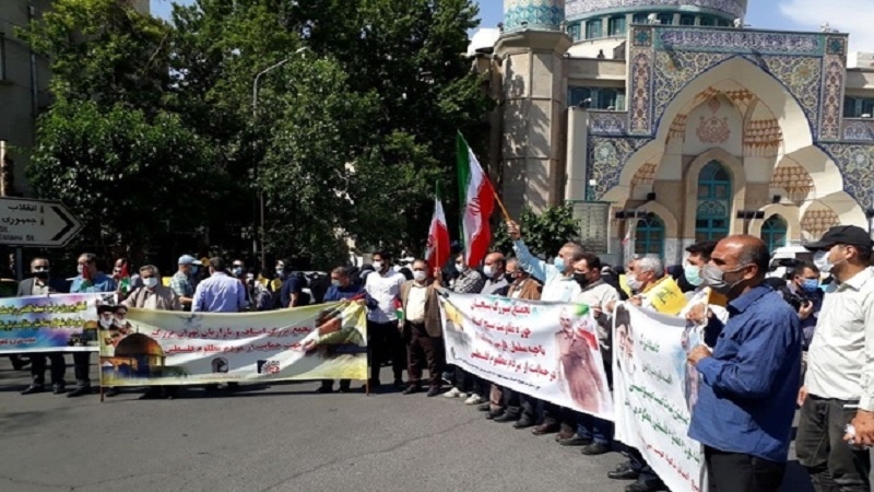 Iranpress: طهران تشهد احتفالا ابتهاجاً بـ’انتصار المقاومة الفلسطينية‘ / البث المباشر