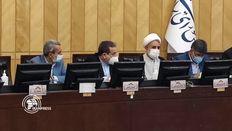 Iranpress: عراقجي: حصل توافق على إلغاء 95% من العقوبات