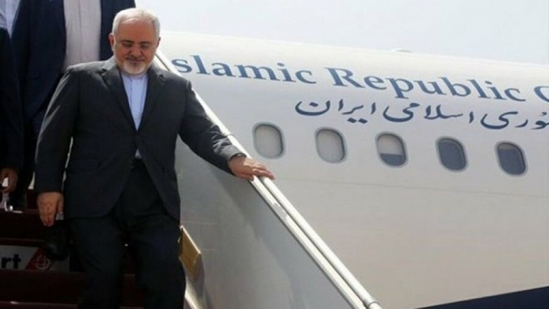 Iranpress: وزير الخارجية الإيراني يصل باكو