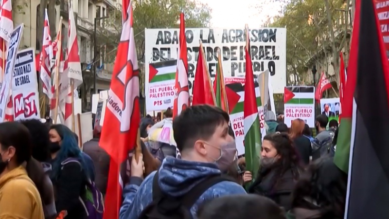 Iranpress: سكان العاصمة الأرجنتينية يتظاهرون ضد الكيان الإسرائيلي