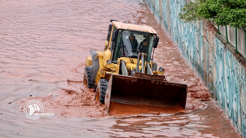 Iranpress: الأمطار الغزيرة والفيضانات في مدينة تبريز