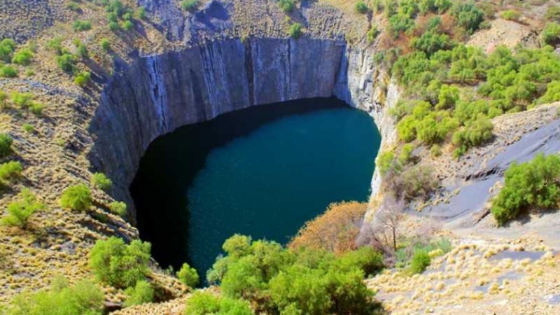 Iranpress: حفرة کیمبرلی الكبيرة.. أكبر ثقبة حفرها الإنسان في الأرض