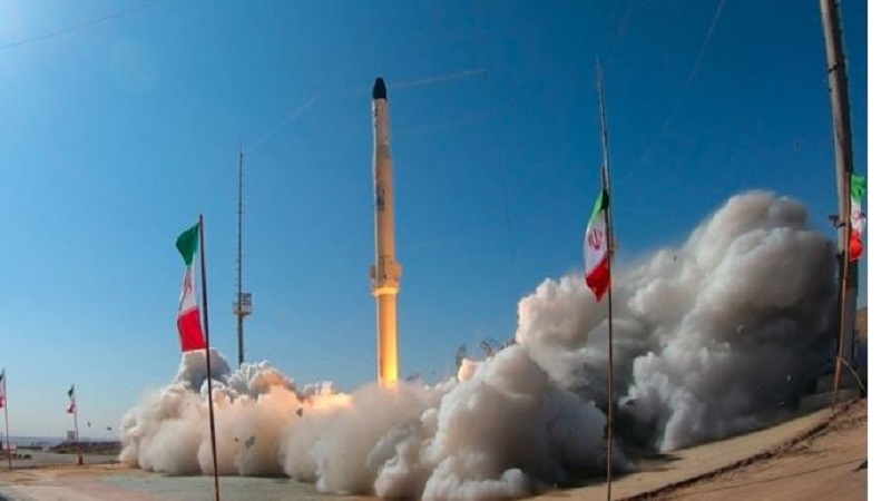 Iranpress: تطوير الصناعة الفضائية في إيران