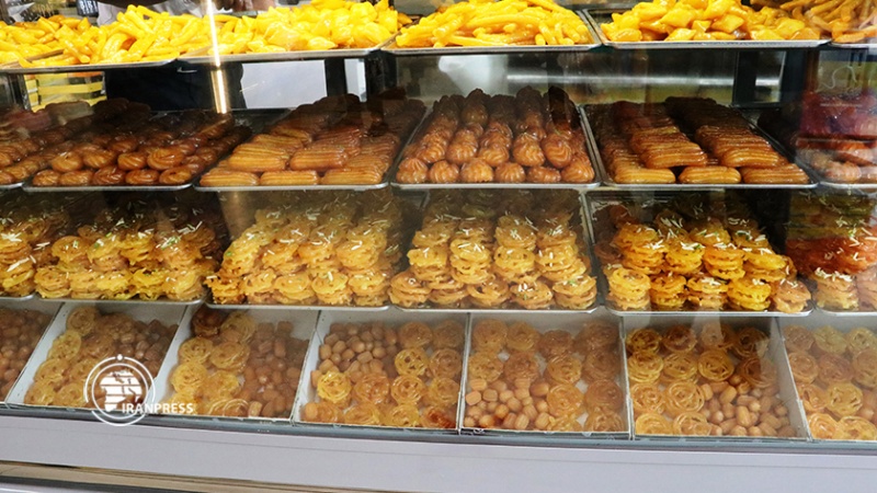 Iranpress: الزلابية والبامية.. حلويات رمضانية يعود تاريخها إلى 150 سنة