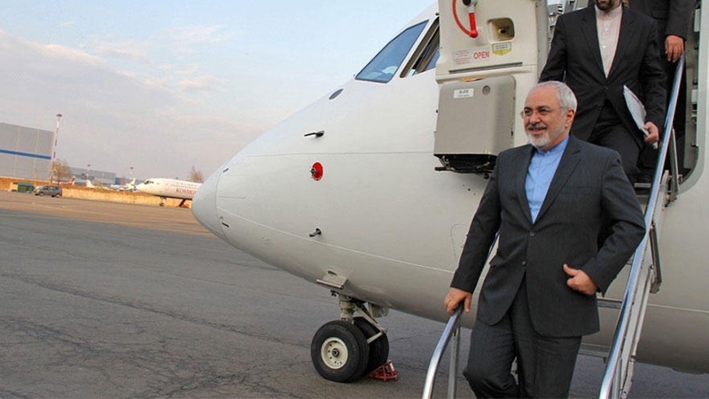 Iranpress: ظريف يصل العاصمة الأرمينية