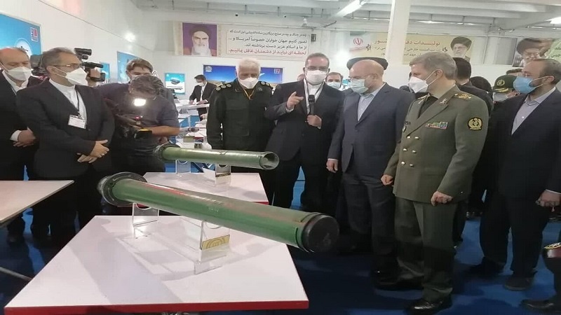 Iranpress: معرض لـ إنجازات وزارة الدفاع الإيرانية بطهران