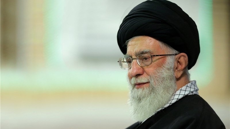 Iranpress: قائد الثورة الإسلامية يتلقى اللقاح الإيراني المضاد لكورونا خلال الأيام المقبلة