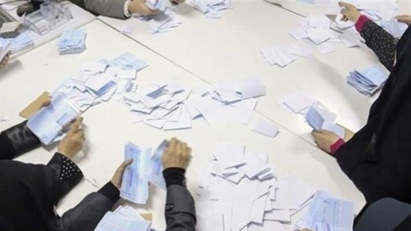 Iranpress: إيران تواصل عملية فرز أصوات الانتخابات الرئاسية