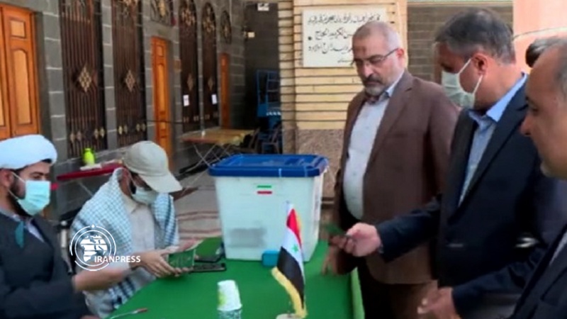 Iranpress: وزير الطرق الإيراني يشارك في العملية الانتخابية من سوريا