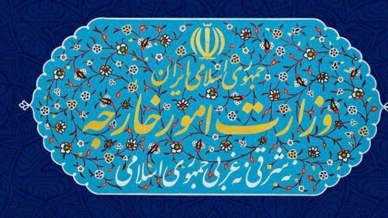 Iranpress: الخارجية الإيرانية تستدعي السفير البريطاني لدى طهران