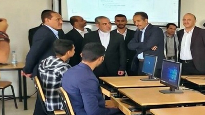 Iranpress: السفير الإيراني في اليمن يتفقد جامعة صنعاء
