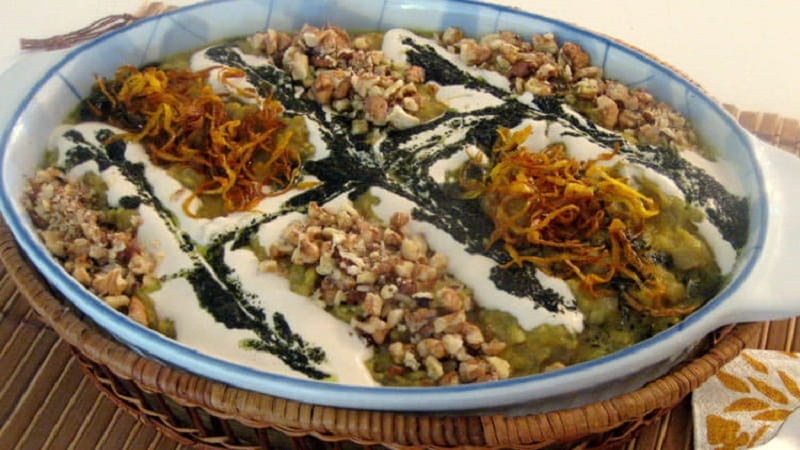 Iranpress: شوربة الباذنجان طعام تقليدي لمدينة ملاير 