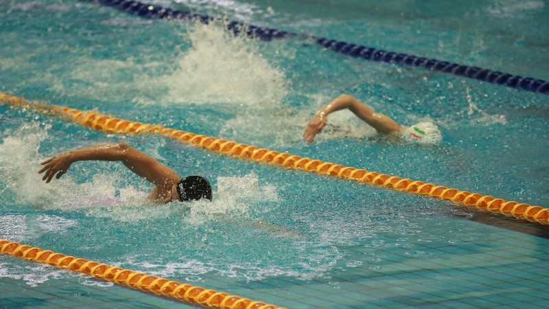 Iranpress: السباح الإيراني يفوز بحصة المشاركة في الأولمبياد