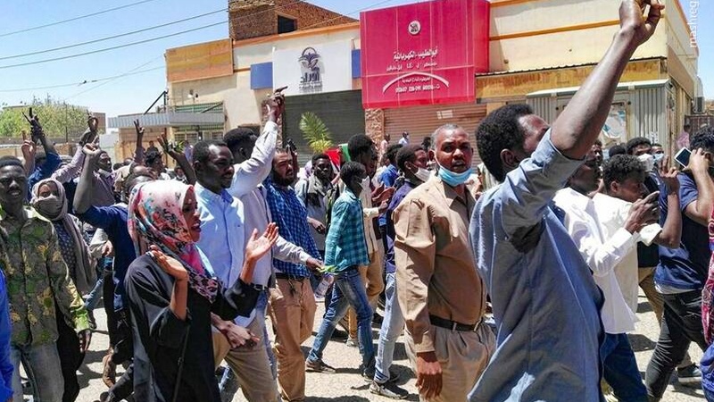 Iranpress: مظاهرات في السودان للمطالبة بإسقاط الحكومة