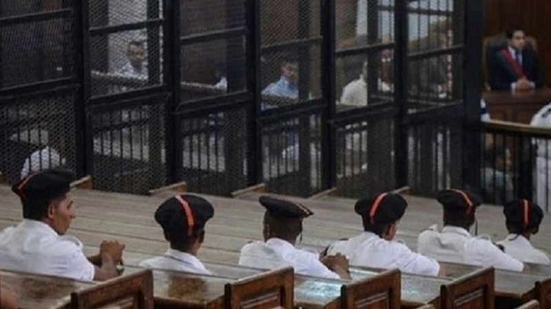 Iranpress: محكمة مصرية تؤيد حكم الإعدام بحق قيادات الإخوان المسلمين