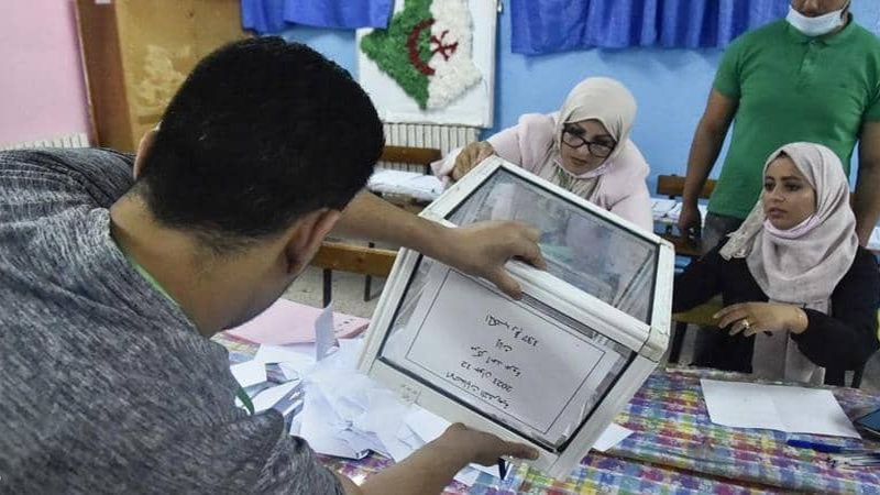Iranpress: فوز حزب جبهة التحرير الوطني في الانتخابات التشريعية بالجزائر