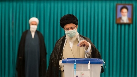 سماحة القائد: يوم الانتخابات هو يوم الشعب الإيراني ومصيره