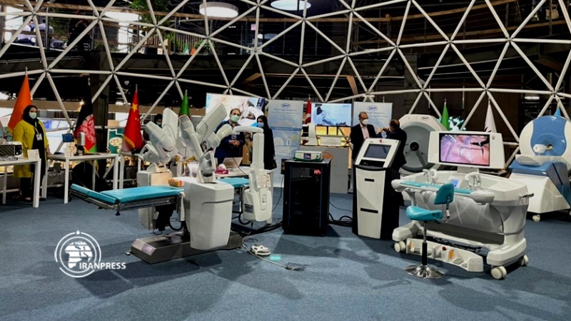 Iranpress: إيران تزيح الستار عن أجهزة محاكاة طبية 
