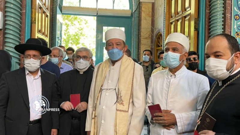 Iranpress: ممثلو الأقليات الدينية يدلون بأصواتهم في طهران