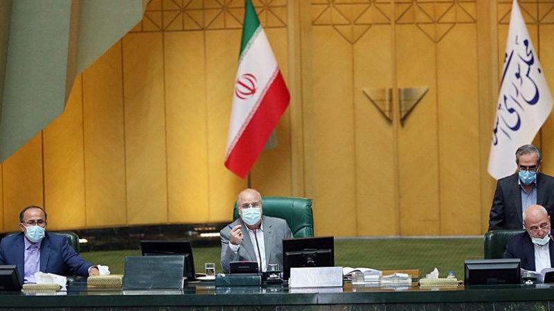 Iranpress: قاليباف يؤكد روح الثقة بالنفس لدى العلماء الإيرانيين في إنتاج لقاحات محلية