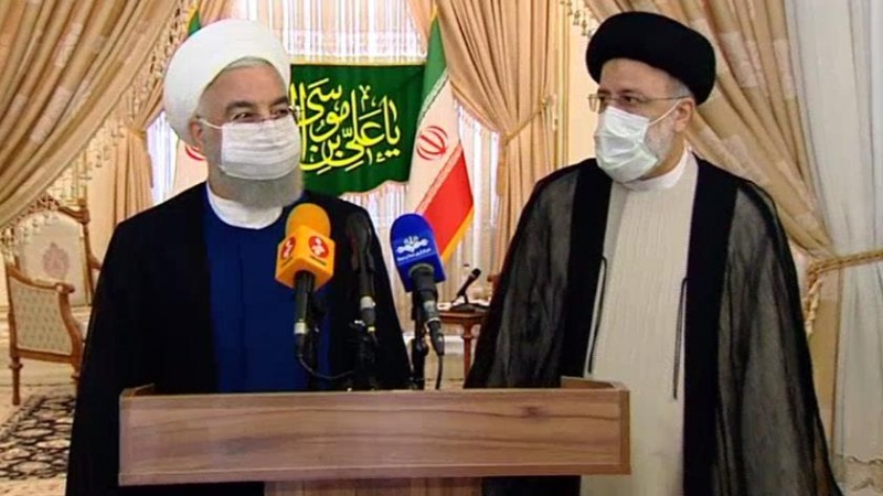 Iranpress: الرئيس روحاني يهنّئ الرئيس المنتخب، إبراهيم رئيسي، بفوزه في انتخابات الرئاسة