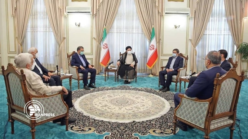 Iranpress: اجتماع الرئيس المنتخب الإيراني مع 6 مرشحين للانتخابات الرئاسية