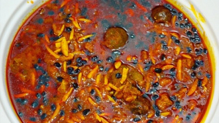 يخنة شريحة اللوز.. طعام تقليدي لمحافظة كرمانشاه الإيرانية