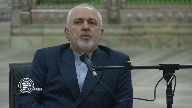 Iranpress: ظريف: رغم جميع مؤامرات القوى فإن الشعب الإيراني يقف شامخا