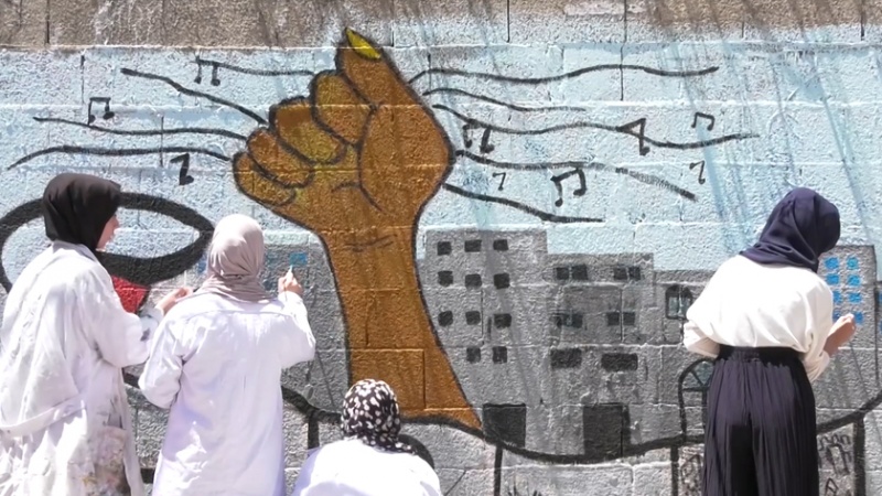 Iranpress: رسم جدارية أمام برج الجوهرة في غزة + فيديو