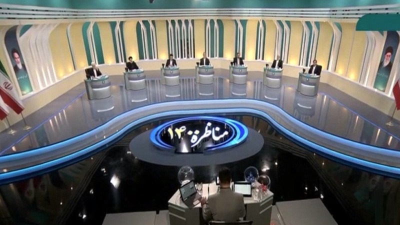 Iranpress: بعد قليل.. بدء المناظرة التلفزيونية الثانية  بين مرشحي انتخابات الرئاسة الإيرانية