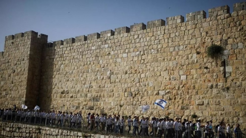 الشرطة الصهيونية توافق على تنظيم ما تسمى بـ‘مسيرة الأعلام’ في القدس الشريف