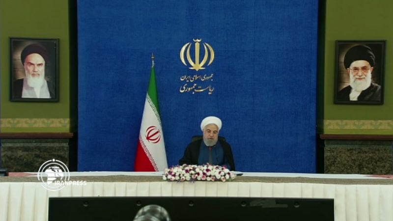Iranpress: روحاني يشيد بتدشين مشاريع بنيوية كثيرة في يوم واحد في البلاد
