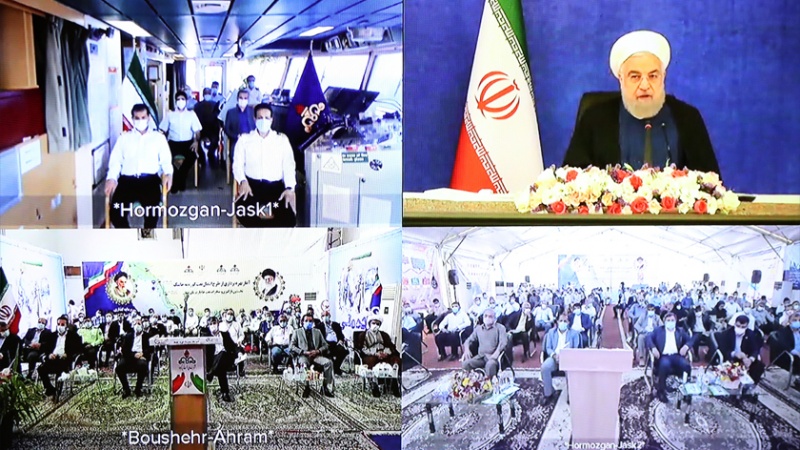 Iranpress: روحاني: مشروع نقل النفط من ميناء جاسك يمثل ردا حازما على جميع المتأمرين