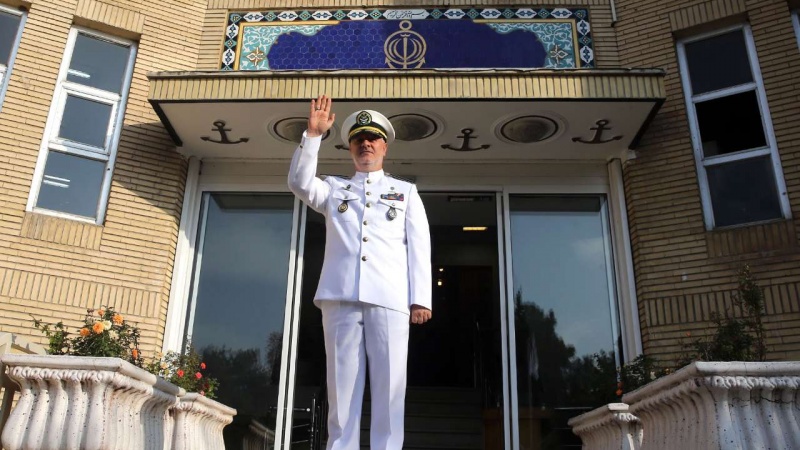 Iranpress: قائد القوة البحرية الإيرانية يتوجه إلى سانت بطرسبورغ