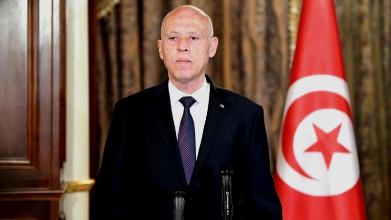 Iranpress: الرئيس التونسي يرد على الاتهامات ويدعو الناس الى الالتزام بالهدوء