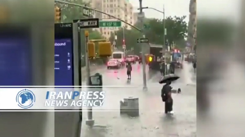 Iranpress: فيضانات في شوارع نيويورك قبل إعصار إلسا