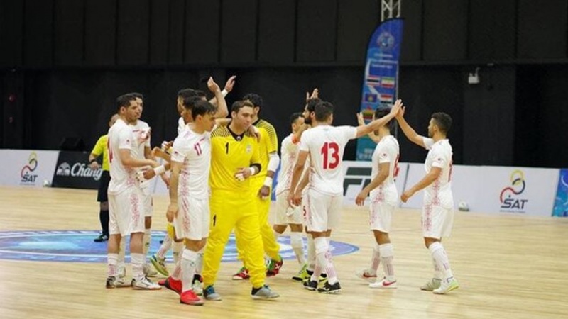 Iranpress: المنتخب الإيراني لكرة الصالات يتوج بلقب بطولة تايلند