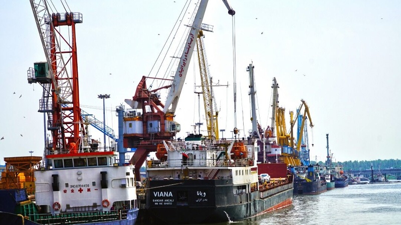 Iranpress: زيادة صادرات إيران غير النفطية بنسبة 75 بالمائة من ميناء انزلي