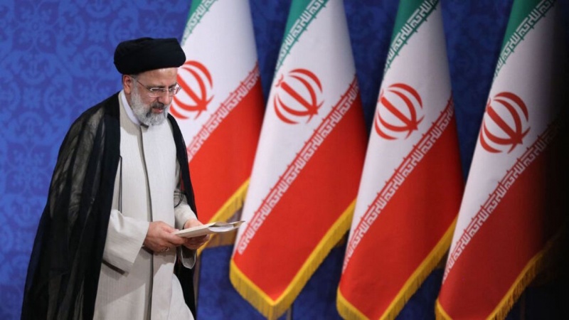 Iranpress: توافد مسؤولين من مختلف الدول إلى طهران