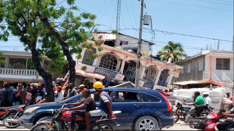 Iranpress: زلزال هايتي.. مقتل حوالي 1300 شخص