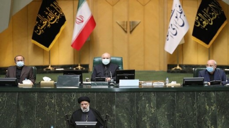 Iranpress: الرئيس رئيسي يؤكد ضرورة التنسيق بين أعضاء اللجنة الإقتصادية الحكومية 
