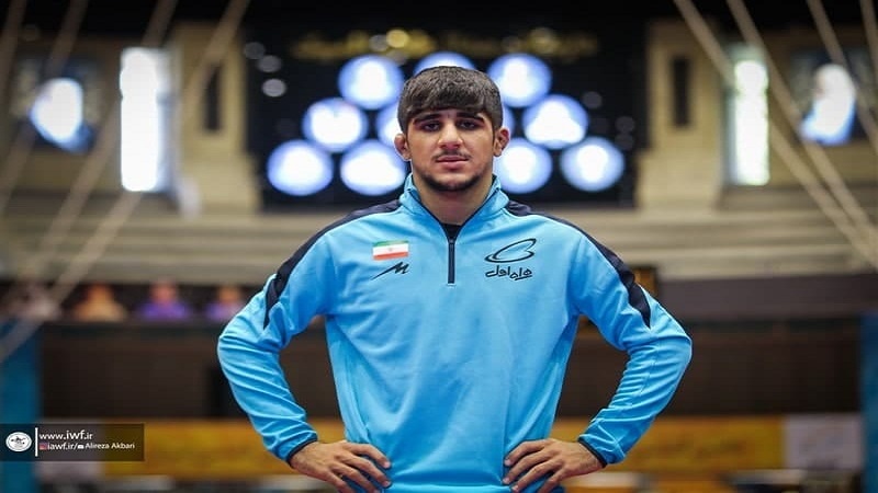 Iranpress: لاعب إيراني يحصد الفضية في بطولة العالم للمصارعة للشباب