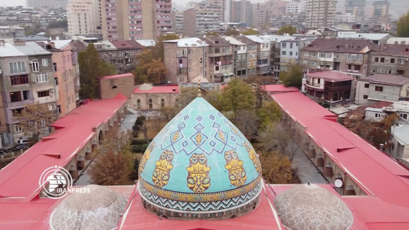 Iranpress: مسجد كبود في يريفان؛ رمز الفن والعمارة الإيرانية في أرمينيا