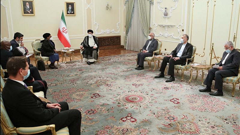 Iranpress: رئيسي: لدى إيران وجنوب أفريقيا طاقات هائلة لتطوير العلاقات الثنائية