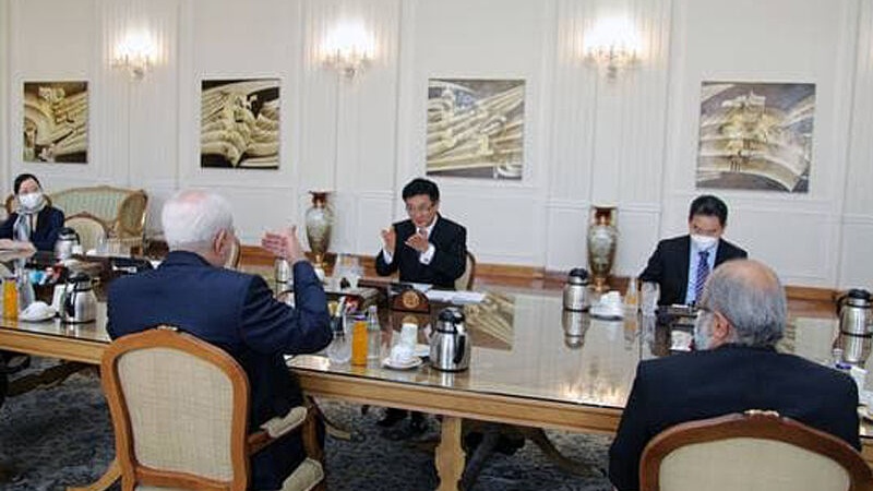 ظريف يناقش مع الممثل الصيني أحدث التطورات الأفغانية