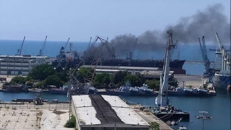 Iranpress: السفينة التي نشب فيها الحريق بمحافظة اللاذقية السورية ليست إيرانية