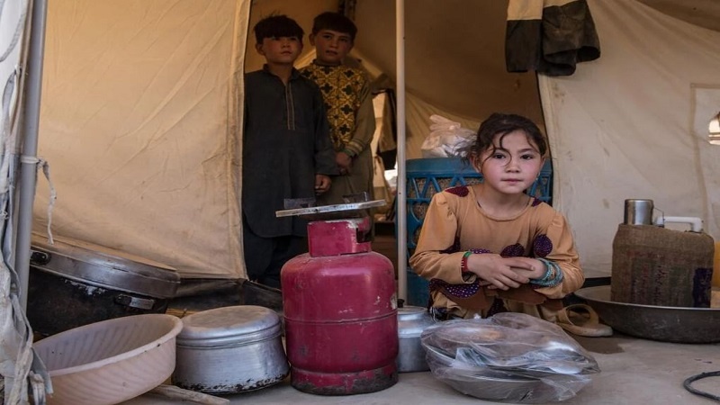 Iranpress: 3 ملايين طفل أفغاني يعانون سوء التغذية بسبب الحرب والجفاف