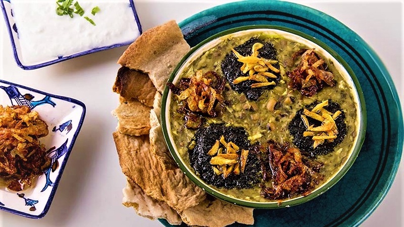 Iranpress: حساء ‘أوماج’ طبق تقليدي لذيذ لمدينة تبريز الإيرانية